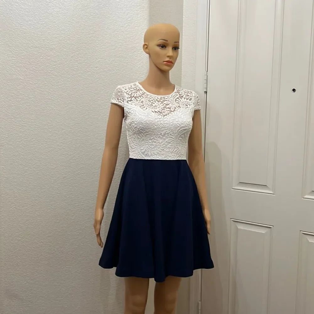 B Darling Dress Scoop Neck Size 5/6 White Padded Lace Top Navy Blue Skater Skirt
